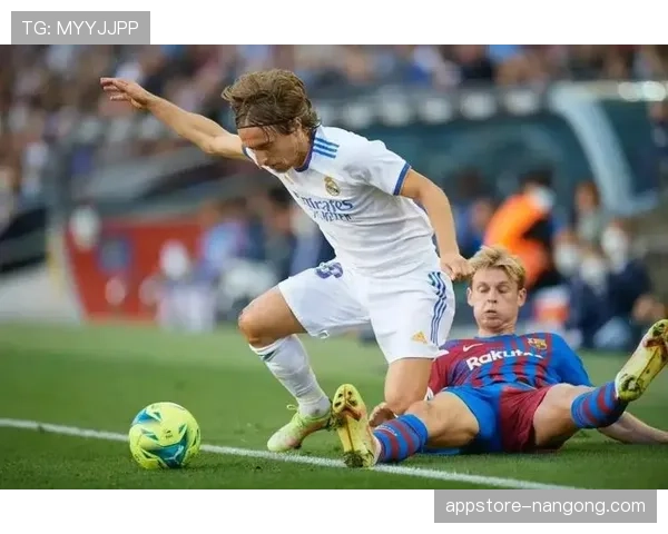 琼阿梅尼 vs 德容：中场持球推进能力与效率对比分析